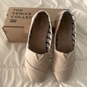 Toms canvas womens size 8 shoes